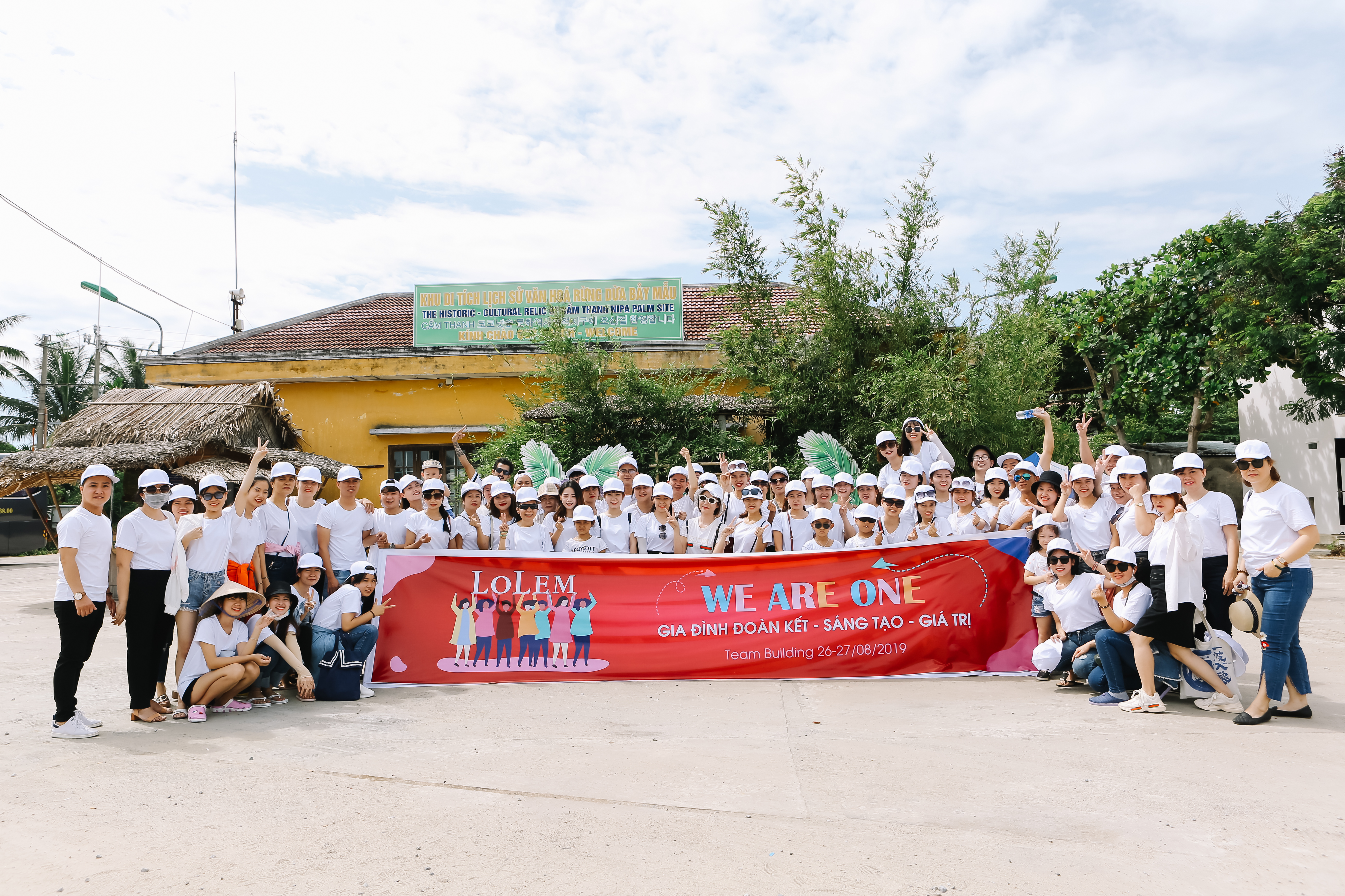 CÔNG TY TNHH THỜI TRANG LOLEM