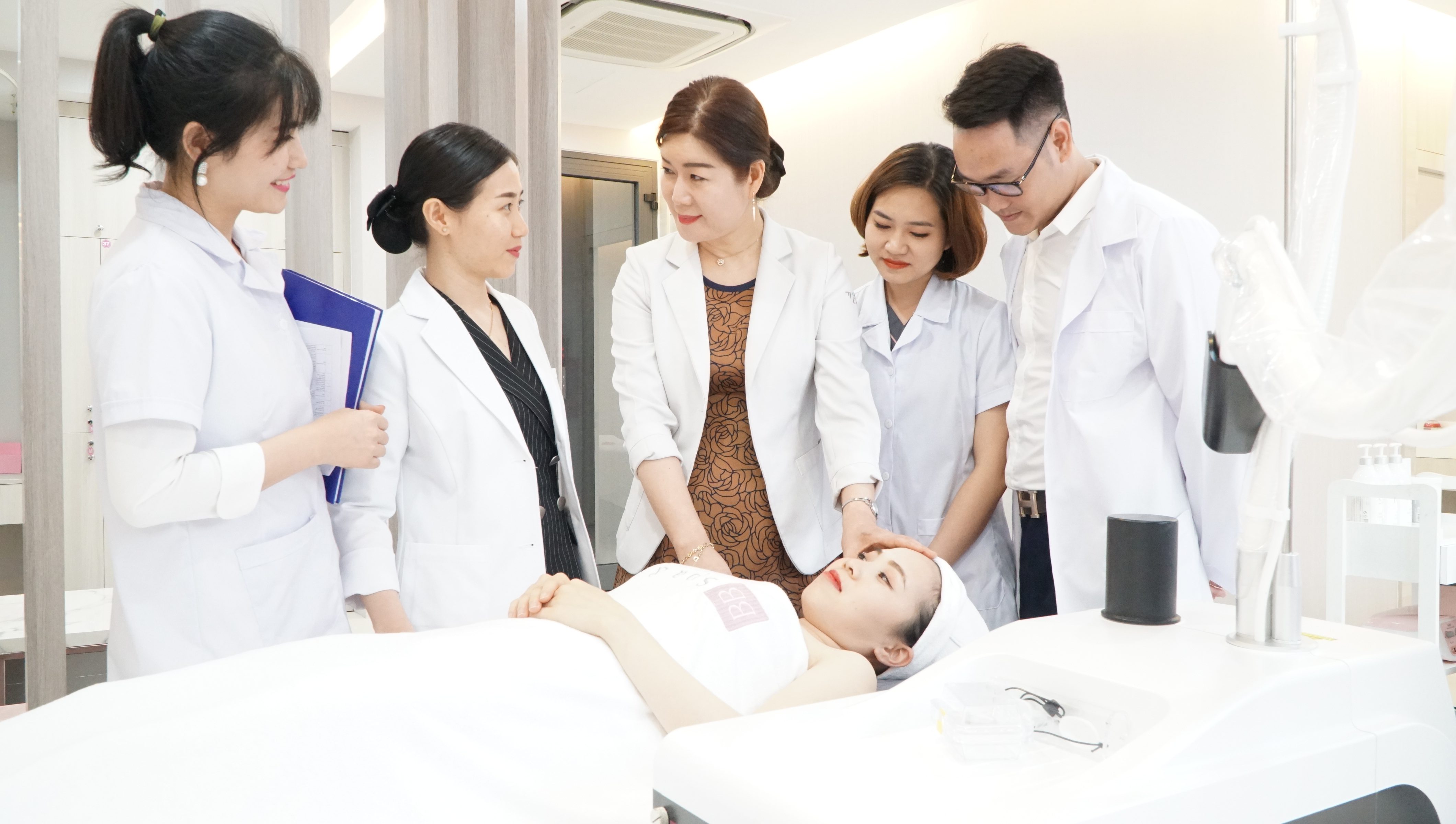 TNHH Thẩm Mỹ Quốc Tế BB